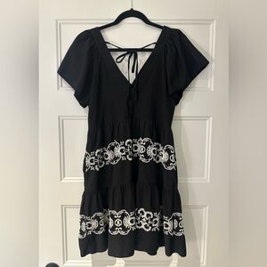 XS Old Navy Embroidered Black and White Dress with Pockets NWT